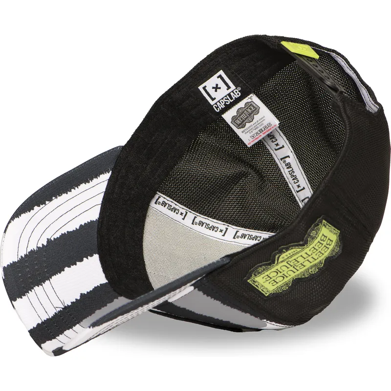 beetlejuice-btj-str-beetlejuice-sort-og-hvid-trucker-kasket-fra-capslab