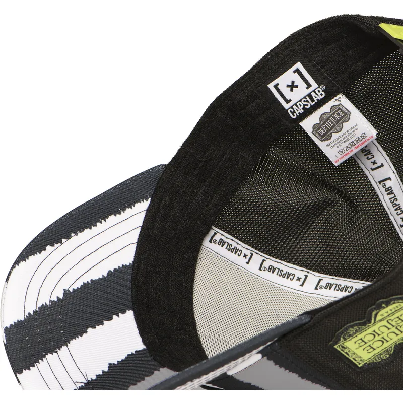 beetlejuice-btj-str-beetlejuice-sort-og-hvid-trucker-kasket-fra-capslab