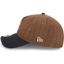 justerbar-9twenty-a-frame-wool-pinstripe-brun-og-marinebla-buet-kasket-fra-new-york-yankees-mlb-fra-new-era