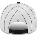 hvid-og-sort-buet-kasket-snapback-9fifty-a-frame-satin-pinstripe-fra-chicago-white-sox-mlb-fra-new-era