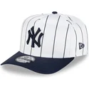hvid-og-marinebla-buet-kasket-snapback-9fifty-a-frame-satin-pinstripe-fra-new-york-yankees-mlb-fra-new-era