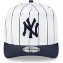 hvid-og-marinebla-buet-kasket-snapback-9fifty-a-frame-satin-pinstripe-fra-new-york-yankees-mlb-fra-new-era