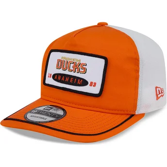 Buet orange og hvid snapback-kasket 19TWENTY Embroidered Patch fra Anaheim Ducks NHL fra New Era