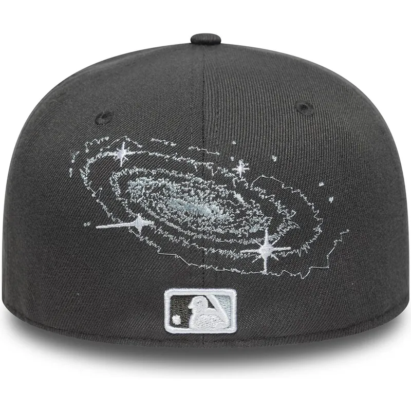 gra-kurvet-fitted-kasket-59fifty-planet-icon-fra-new-york-yankees-mlb-fra-new-era
