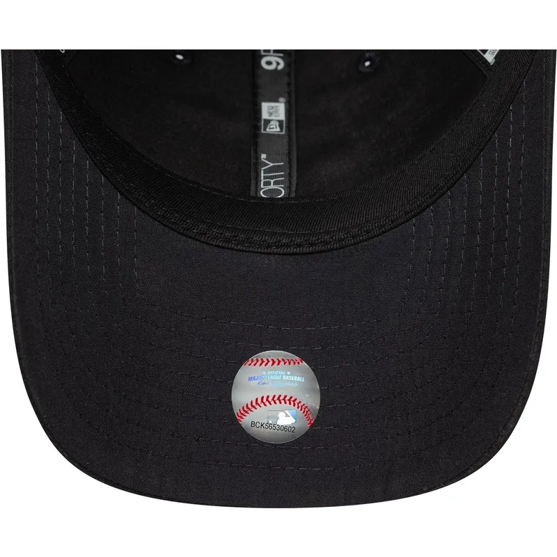 justerbar-marinebla-kurvet-kasket-9forty-pin-fra-new-york-yankees-mlb-af-new-era