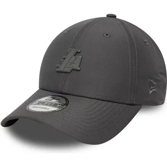 Grå justerbar 9FORTY kurvet kasket med Los Angeles Lakers NBA pin fra New Era