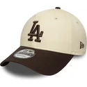 justerbar-9forty-beige-og-brun-buet-kasket-med-sidepatch-fra-los-angeles-dodgers-mlb-fra-new-era