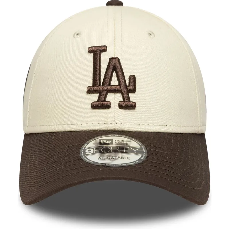 buet-beige-og-brun-justerbar-9forty-side-patch-kasket-fra-los-angeles-dodgers-mlb-fra-new-era