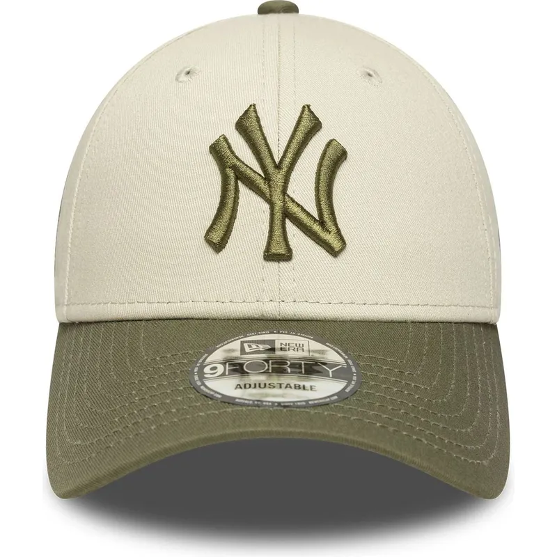 buet-beige-og-gron-justerbar-kasket-9forty-side-patch-fra-new-york-yankees-mlb-fra-new-era