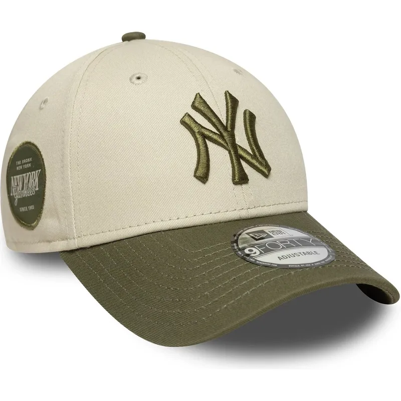 buet-beige-og-gron-justerbar-kasket-9forty-side-patch-fra-new-york-yankees-mlb-fra-new-era