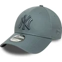 gra-justerbar-curved-kasket-med-grat-logo-9forty-league-essential-fra-new-york-yankees-mlb-fra-new-era