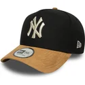 buet-sort-og-brun-snapback-kasket-9forty-e-frame-suede-visor-fra-new-york-yankees-mlb-fra-new-era