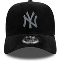 sort-justerbar-9forty-e-frame-cord-kasket-med-buet-skygge-fra-new-york-yankees-mlb-fra-new-era