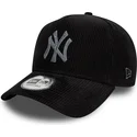 sort-justerbar-9forty-e-frame-cord-kasket-med-buet-skygge-fra-new-york-yankees-mlb-fra-new-era