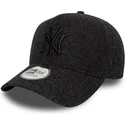 sort-buet-snapback-kasket-med-sort-logo-9forty-e-frame-melton-fra-new-york-yankees-mlb-fra-new-era