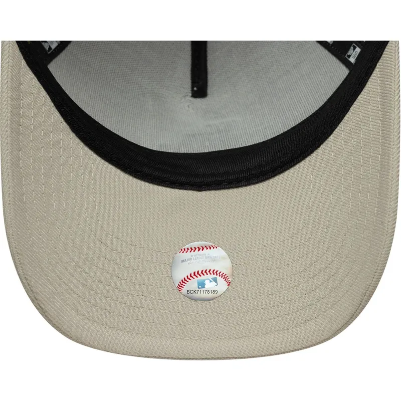 beige-buet-kasket-snapback-med-beige-logo-9forty-e-frame-tonal-icon-fra-los-angeles-dodgers-mlb-fra-new-era