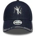 marinebla-justerbar-buet-kasket-til-kvinder-9forty-sequin-denim-fra-new-york-yankees-mlb-fra-new-era