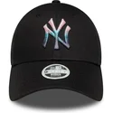 buet-sort-justerbar-kasket-til-kvinder-9forty-metallic-logo-fra-new-york-yankees-mlb-fra-new-era