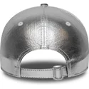 buet-solvfarvet-justerbar-kasket-til-kvinder-9forty-metallic-fra-new-york-yankees-mlb-fra-new-era