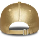 guldfarvet-justerbar-buet-kasket-til-kvinder-9forty-metallic-fra-new-york-yankees-mlb-fra-new-era