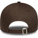 new-era-new-york-yankees-mlb-9forty-league-essential-brun-justerbar-kvindekasket-med-beige-logo