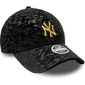 new-era-new-york-yankees-mlb-9forty-leo-velour-metallic-sort-justerbar-kvindekasket-med-gul-logo