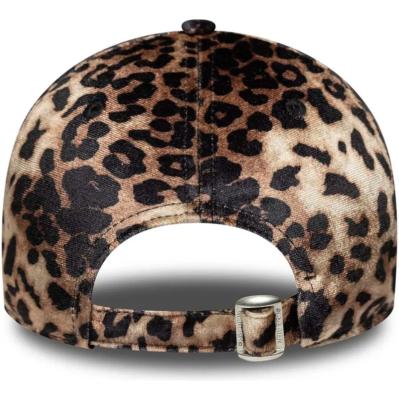 buet-kasket-leopard-justerbar-til-kvinder-9forty-leo-velour-fra-new-york-yankees-mlb-fra-new-era