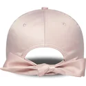 lyserod-justerbar-buet-kasket-til-kvinder-med-lyserodt-logo-9forty-satin-bow-back-fra-new-york-yankees-mlb-fra-new-era