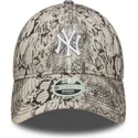 gra-justerbar-curved-kasket-til-kvinder-9forty-snake-fra-new-york-yankees-mlb-fra-new-era