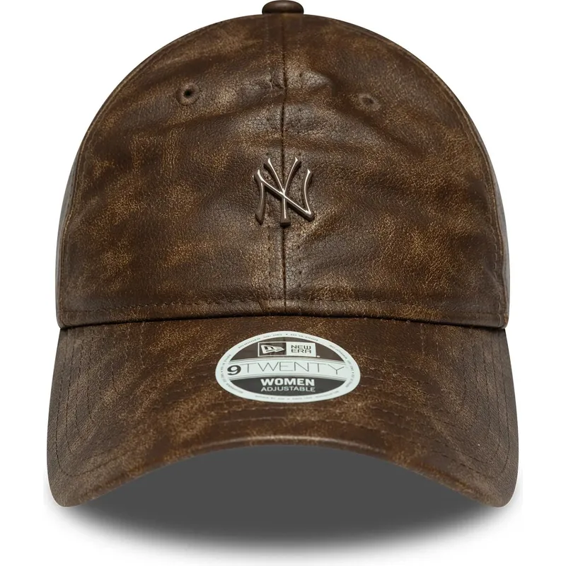 brun-justerbar-buet-kasket-til-kvinder-med-brunt-logo-9twenty-worn-pu-fra-new-york-yankees-mlb-fra-new-era