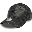 new-era-new-york-yankees-mlb-9twenty-worn-pu-sort-justerbar-kvindekasket-med-sort-logo