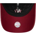 rod-justerbar-kvindekasket-med-buet-skygge-og-rodt-9twenty-polstret-logo-af-new-york-yankees-mlb-fra-new-era
