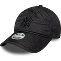 new-era-new-york-yankees-mlb-9twenty-padded-sort-justerbar-kvindekasket-med-buet-skygge-og-sort-logo