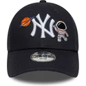 justerbar-marinebla-buet-kasket-til-dreng-9forty-space-icon-fra-new-york-yankees-mlb-fra-new-era