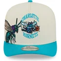 buet-beige-og-bla-snapback-kasket-9fifty-a-frame-precurved-hardwood-classics-fra-charlotte-hornets-nba-fra-new-era