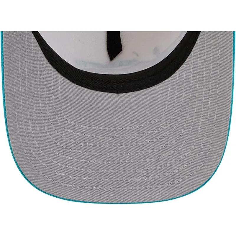 buet-beige-og-bla-snapback-kasket-9fifty-a-frame-precurved-hardwood-classics-fra-charlotte-hornets-nba-fra-new-era