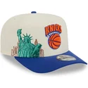 buet-beige-og-bla-snapback-kasket-9fifty-a-frame-precurved-hardwood-classics-fra-new-york-knicks-nba-fra-new-era
