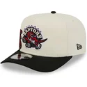 buet-beige-og-sort-snapback-kasket-9fifty-a-frame-precurved-hardwood-classics-fra-toronto-raptors-nba-fra-new-era
