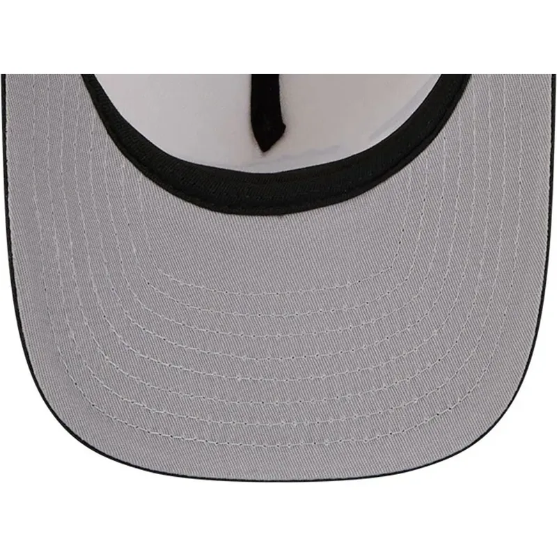 buet-beige-og-sort-snapback-kasket-9fifty-a-frame-precurved-hardwood-classics-fra-toronto-raptors-nba-fra-new-era