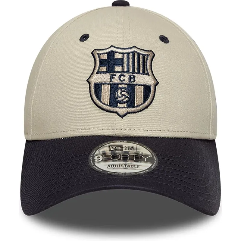 buet-kasket-beige-og-marinebla-justerbar-fra-fc-barcelona-laliga-9forty-contrast-fra-new-era