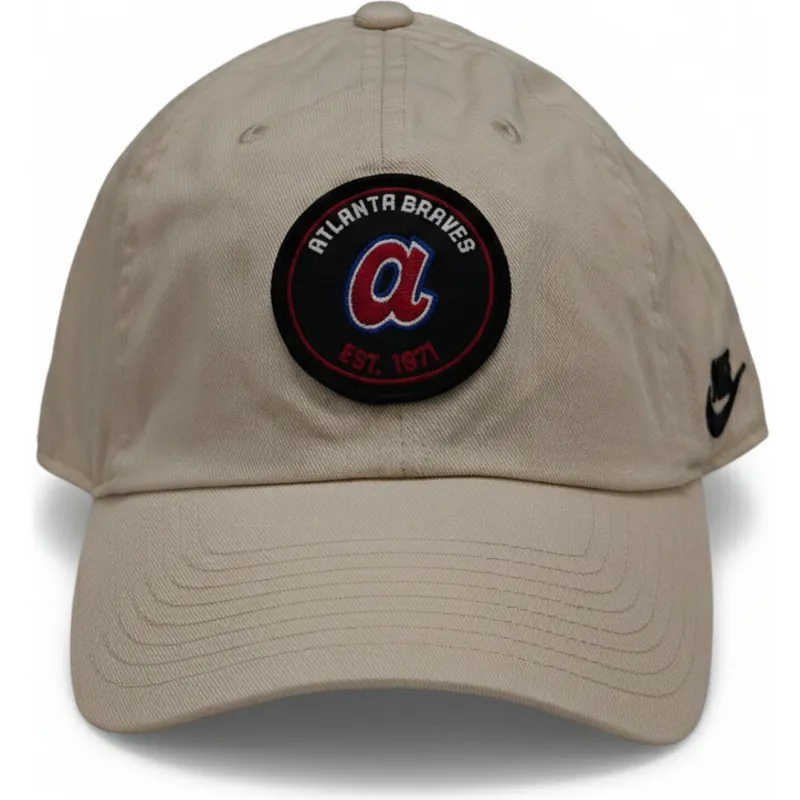 buet-beige-justerbar-kasket-club-unstructured-organic-cotton-fra-atlanta-braves-mlb-fra-nike