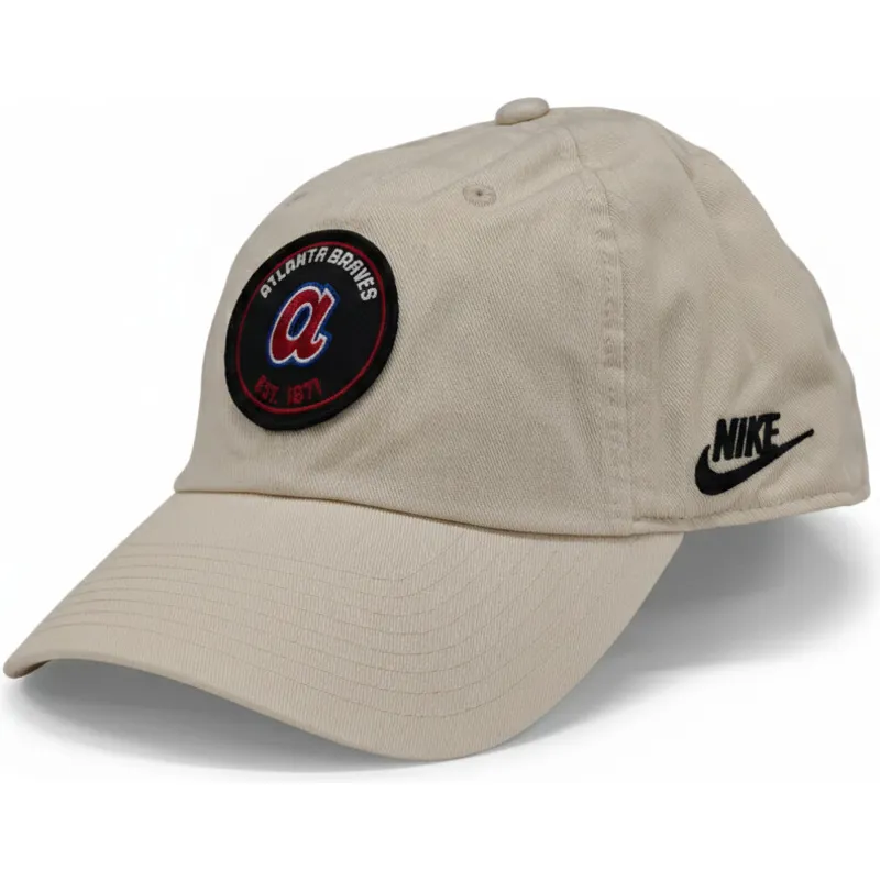 atlanta-braves-mlb-nike-justerbar-beige-buet-kasket-i-ustruktureret-okologisk-bomuld