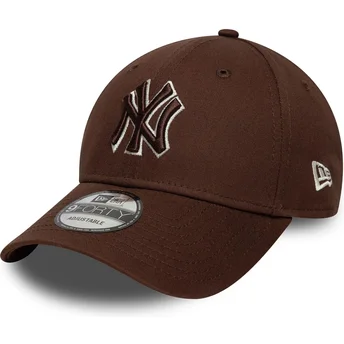 Brun justerbar buet kasket med brunt logo 9FORTY Outline fra New York Yankees MLB fra New Era