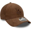 brun-justerbar-kurvet-kasket-med-brunt-logo-9forty-m-crown-cord-fra-los-angeles-dodgers-mlb-fra-new-era