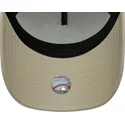 beige-trucker-kasket-med-brunt-logo-a-frame-league-essential-fra-new-york-yankees-mlb-fra-new-era