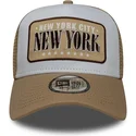hvid-og-brun-trucker-kasket-a-frame-location-fra-new-york-byer-og-strande-fra-new-era