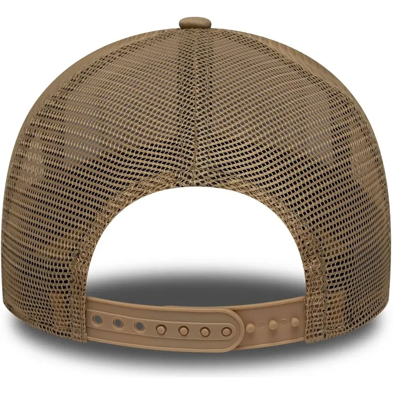 hvid-og-brun-trucker-kasket-a-frame-location-fra-new-york-byer-og-strande-fra-new-era