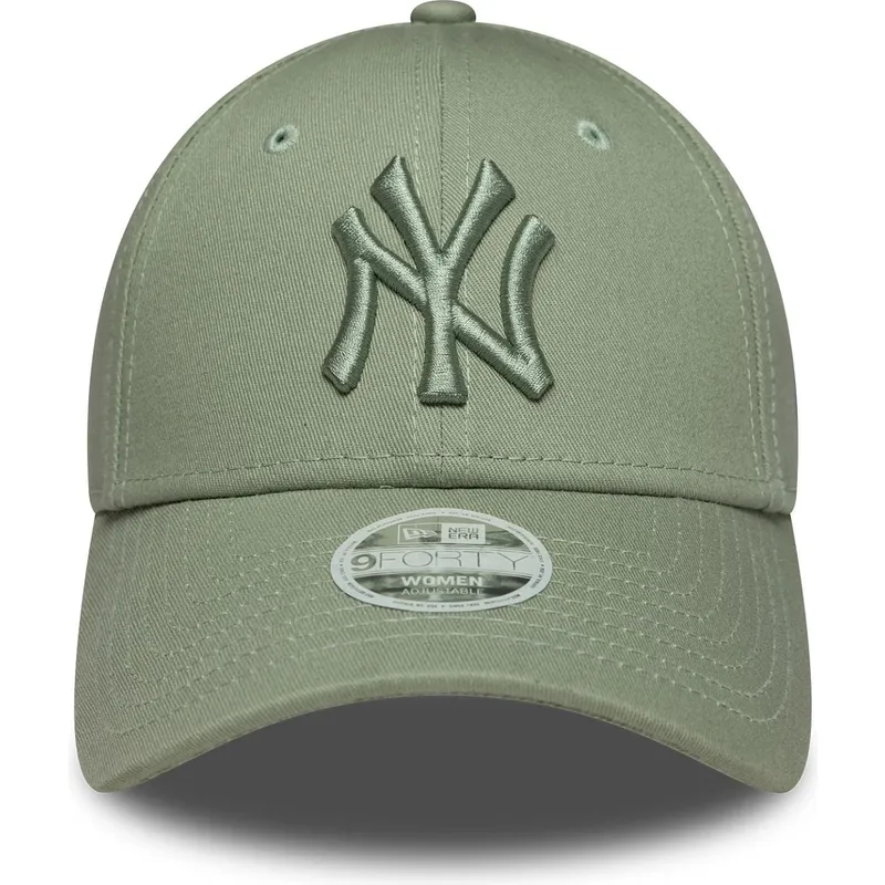 lysegron-justerbar-kurvet-kasket-med-gront-logo-til-kvinder-9forty-league-essential-fra-new-york-yankees-mlb-fra-new-era