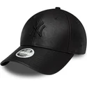 sort-justerbar-curved-kasket-med-sort-logo-til-kvinder-9forty-pu-fra-new-york-yankees-mlb-fra-new-era