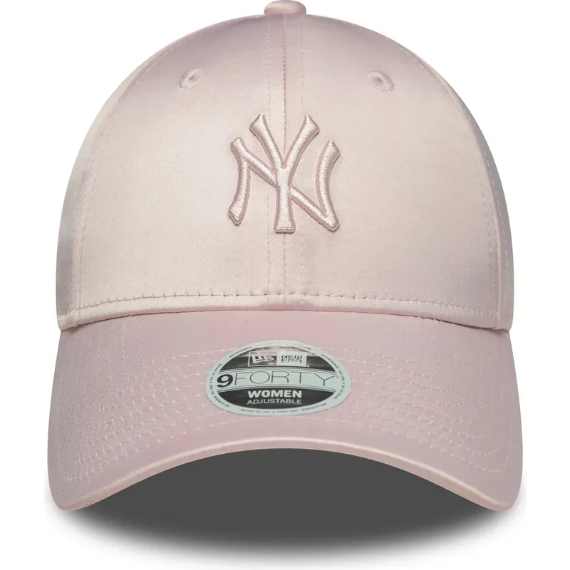 justerbar-lyserod-buet-kasket-med-lyserodt-logo-til-kvinder-9forty-satin-fra-new-york-yankees-mlb-fra-new-era